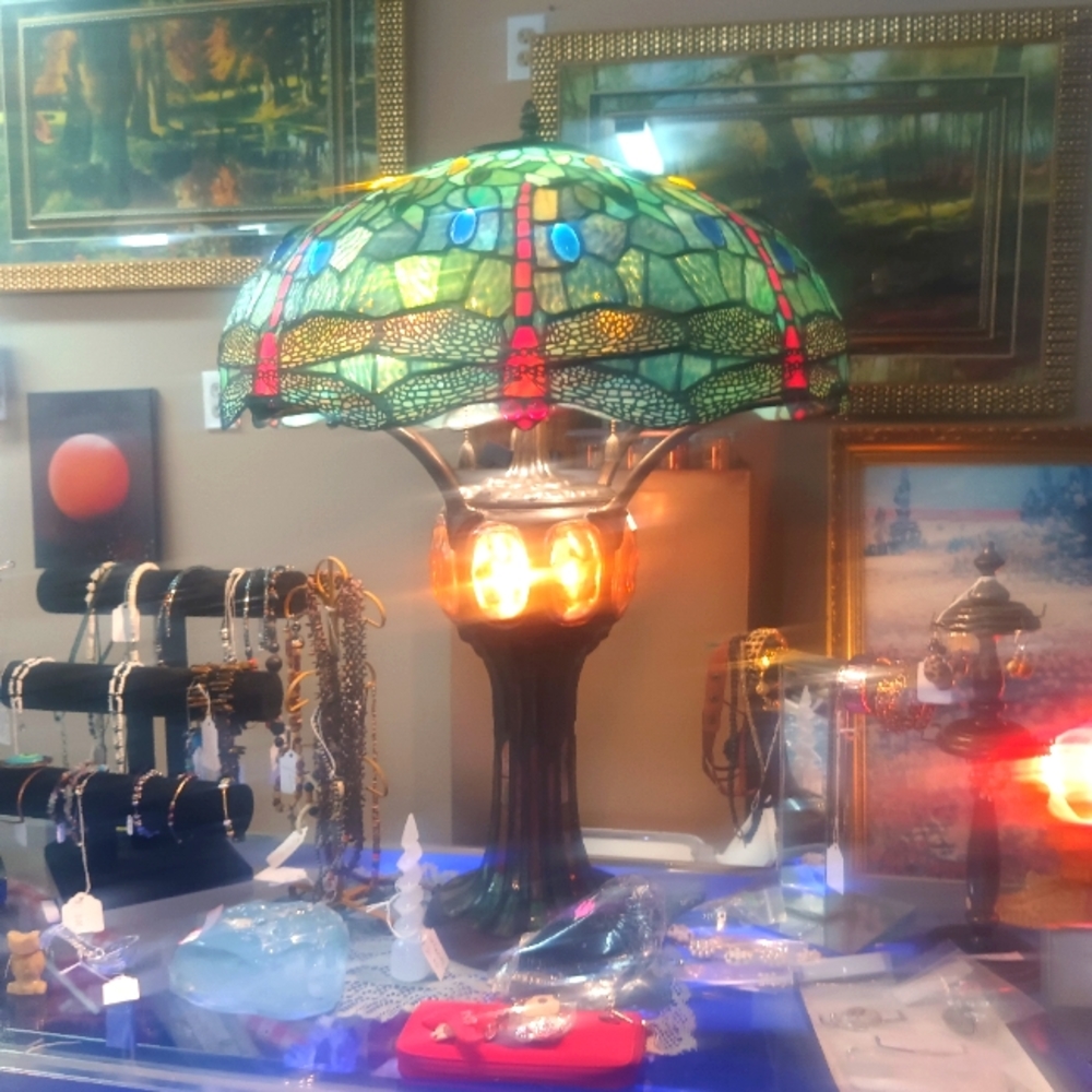 Tiffany style vintage stained glass lamp